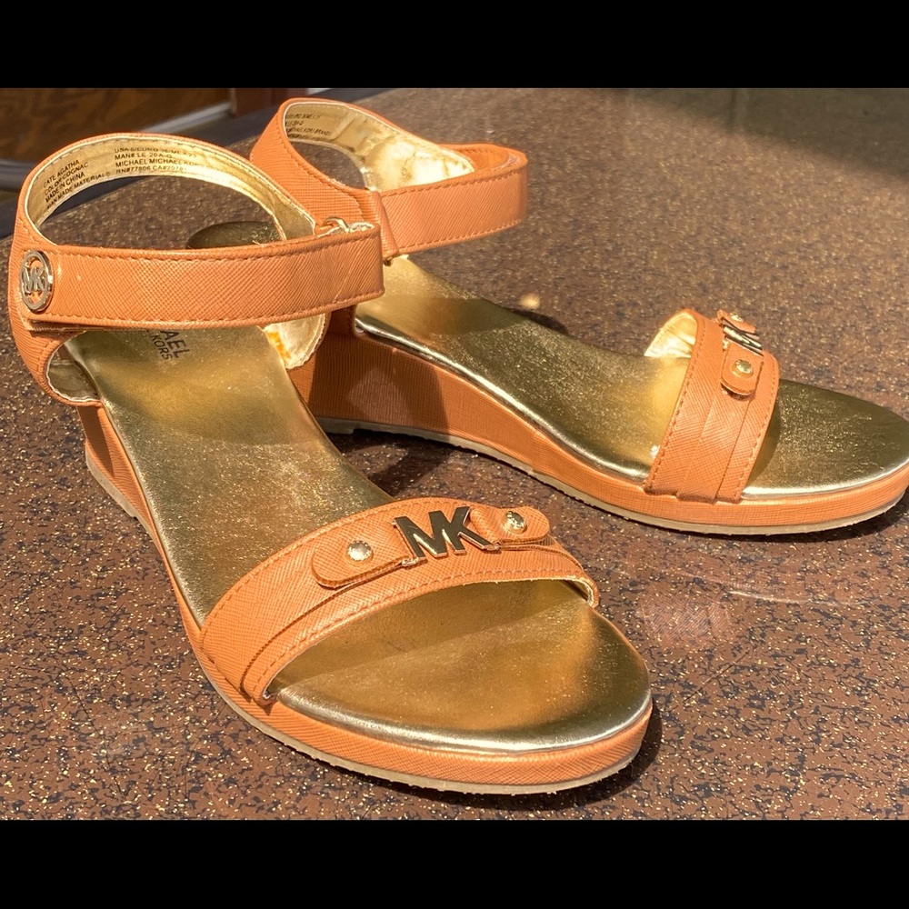 Michael Kors Girls Size 5 Gold/Tan Wedge Heels
